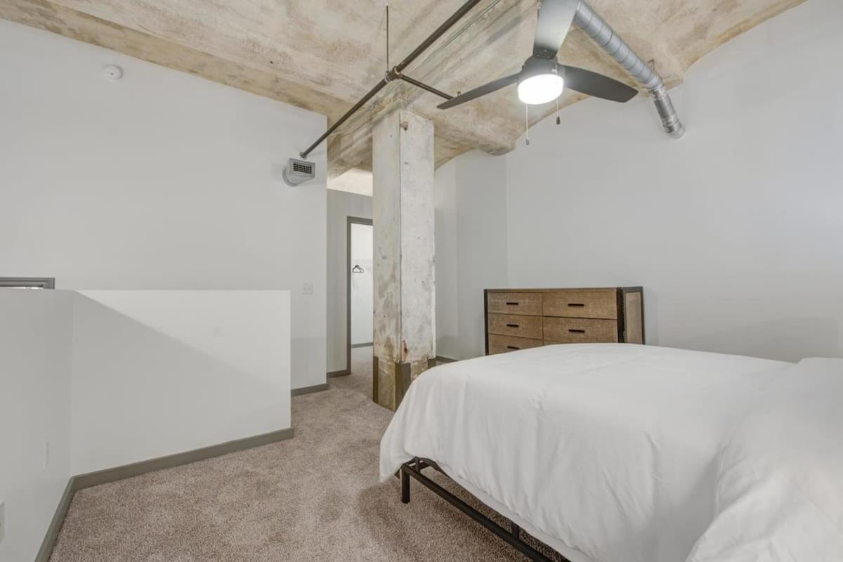 2Br 2Ba Spacious Historic Loft With Gym By Envitae Kansas City Buitenkant foto
