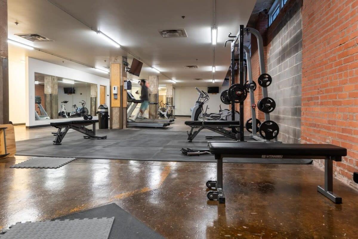 2Br 2Ba Spacious Historic Loft With Gym By Envitae Kansas City Buitenkant foto