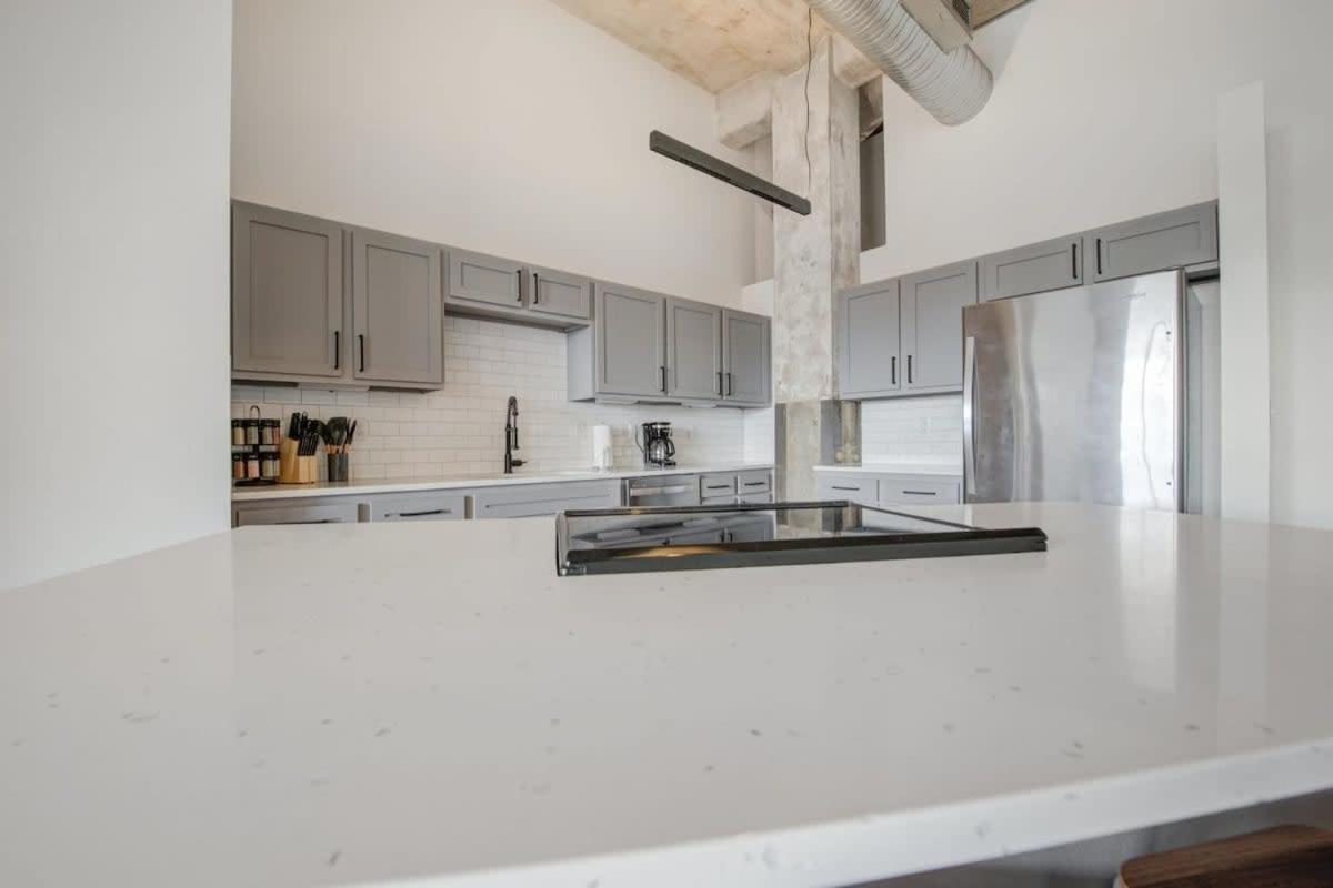 2Br 2Ba Spacious Historic Loft With Gym By Envitae Kansas City Buitenkant foto